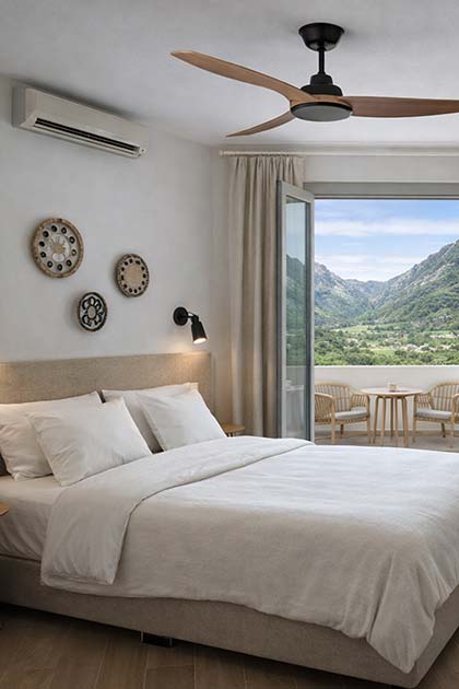 Το υπνοδωμάτιο σε γήινους τόνους στα καταλύματα Thyme στη Σίφνου